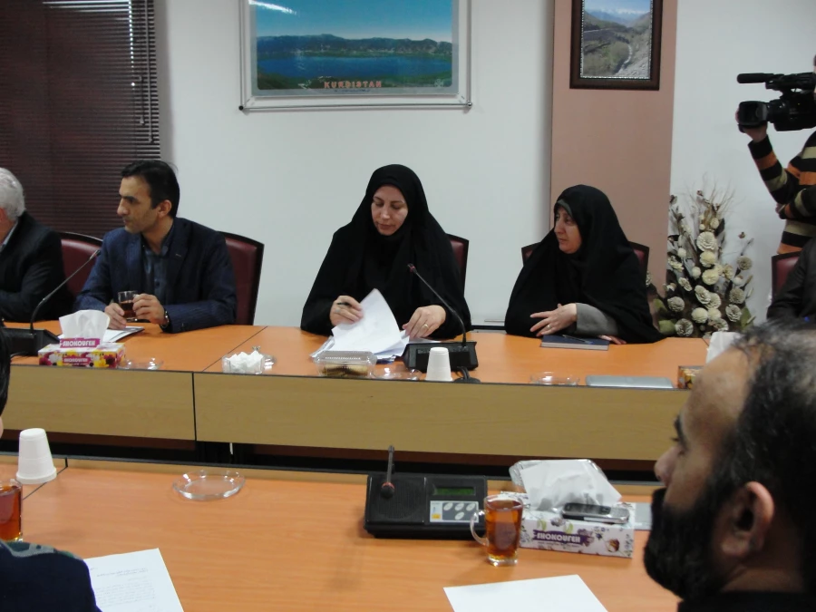 جلسه مسئولین استانی وجناب دکتر مهر محمدی جهت اختصاص زمین برای ساخت پردیس خواهران استان کردستان