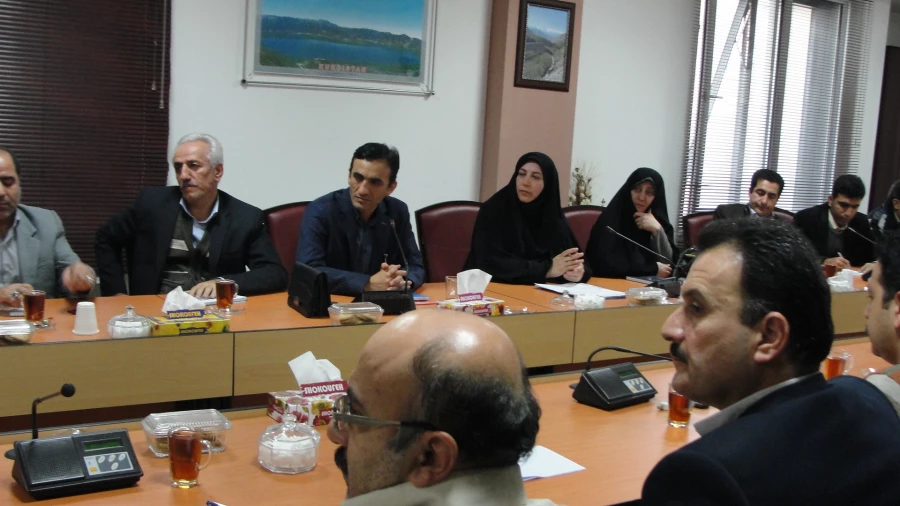 جلسه مسئولین استانی وجناب دکتر مهر محمدی جهت اختصاص زمین برای ساخت پردیس خواهران استان کردستان