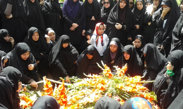 شرکت مسئولین و دانشجویان پردیس بنت الهدی صدر کردستان در تشیع  و خاکسپاری شهدای گمنام 3