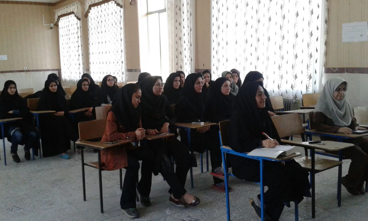 نشست سرکار خانم دکتر قدسی با مربیان،  سرپرستان و دانشجویان ورزشکار اعزامی به المپیاد ورزشی زنجان  3