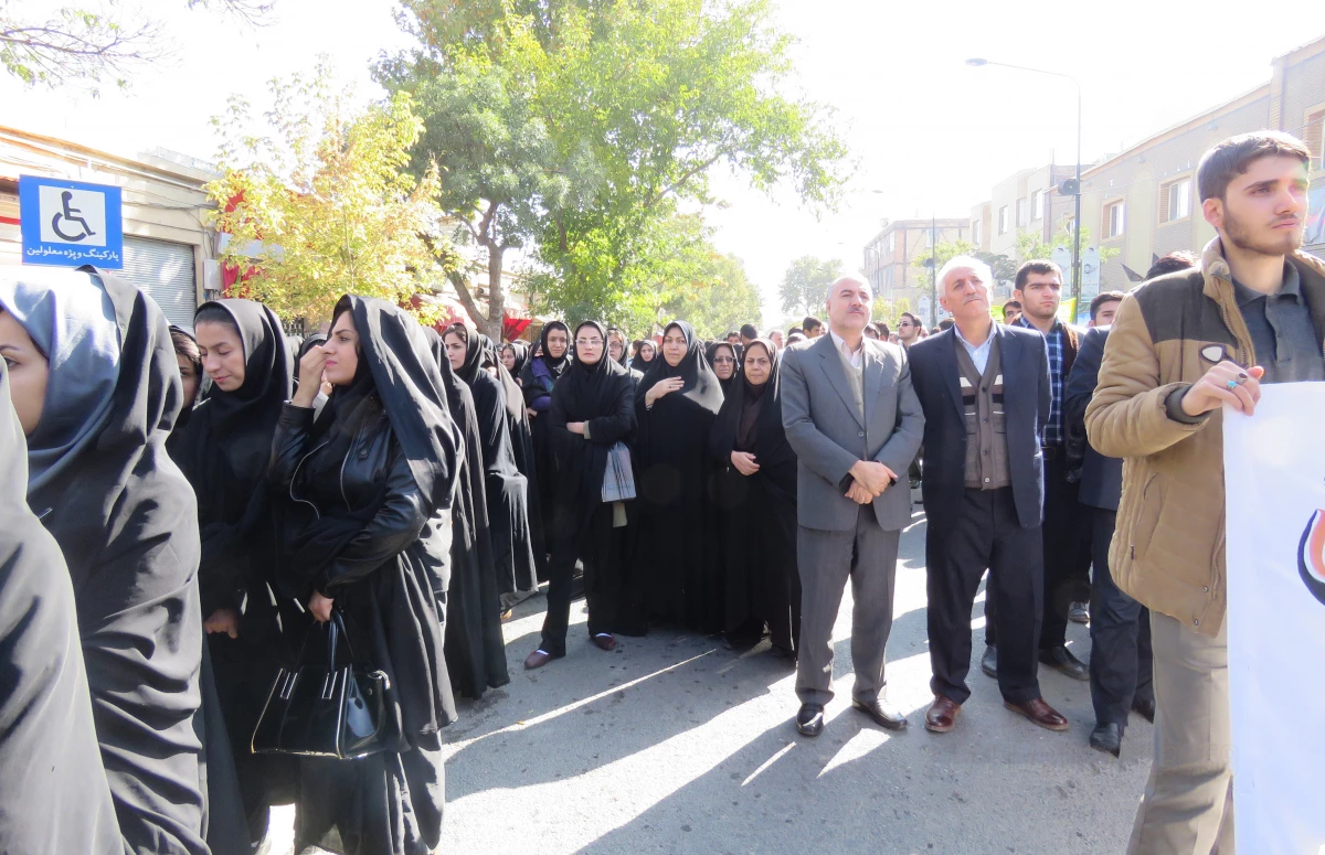 تقدیر و تشکر سرکار خانم دکتر قدسی ریاست محترم پردیس بنت الهدی صدر سنندج از حضور فعال و پرشور دانشجویان و کارکنان این دانشگاه در مراسم راهپیمایی یوم الله 13 ابان 9