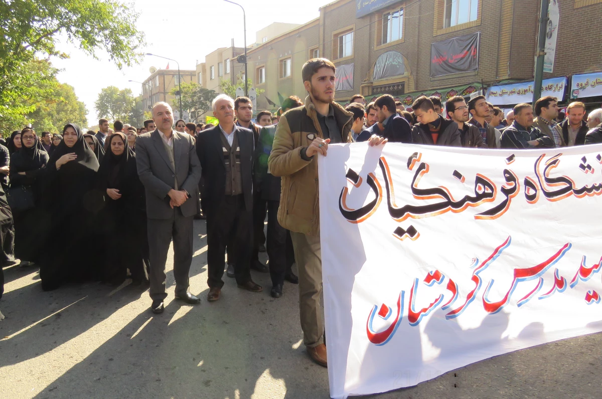 تقدیر و تشکر سرکار خانم دکتر قدسی ریاست محترم پردیس بنت الهدی صدر سنندج از حضور فعال و پرشور دانشجویان و کارکنان این دانشگاه در مراسم راهپیمایی یوم الله 13 ابان 10