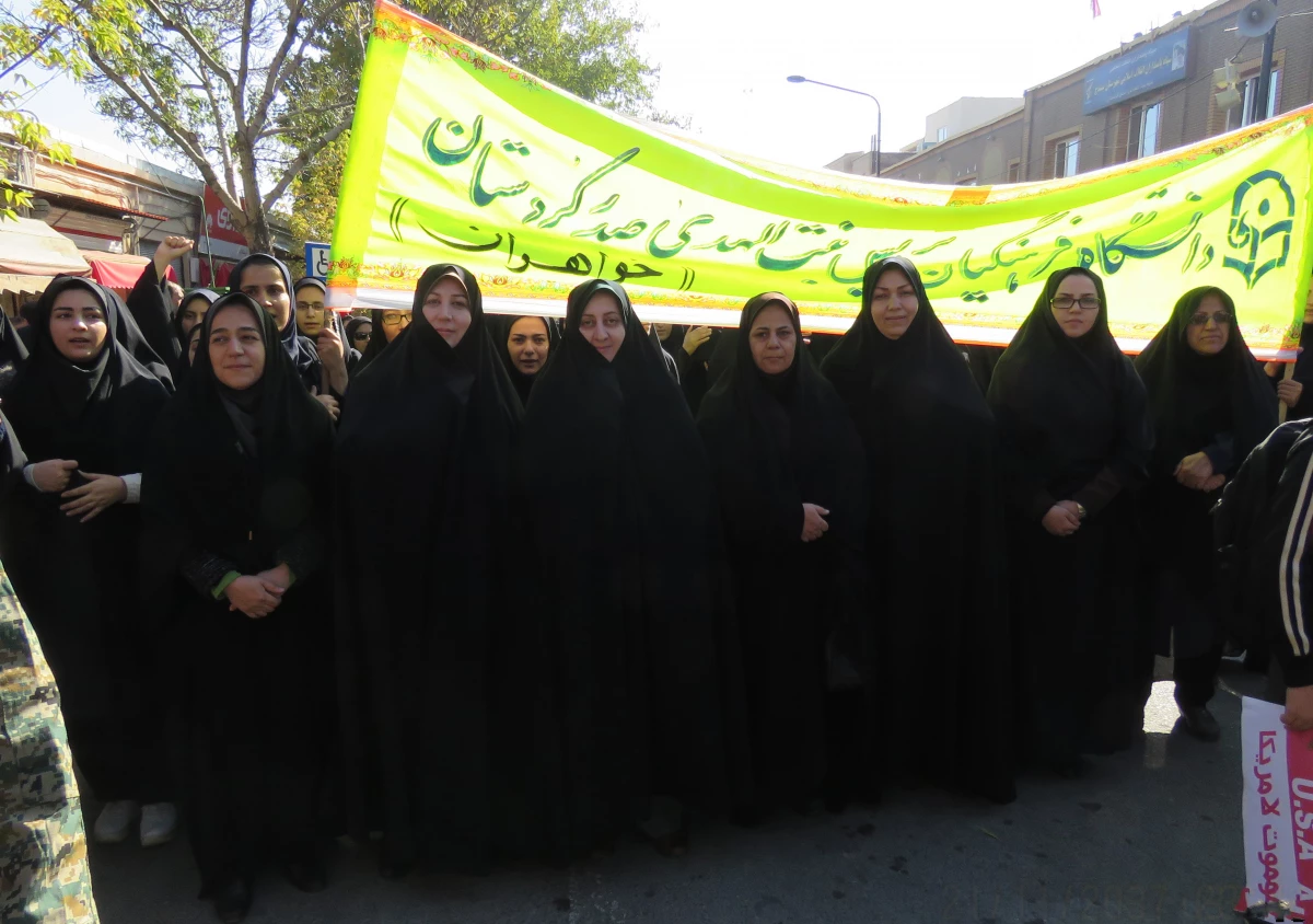 تقدیر و تشکر سرکار خانم دکتر قدسی ریاست محترم پردیس بنت الهدی صدر سنندج از حضور فعال و پرشور دانشجویان و کارکنان این دانشگاه در مراسم راهپیمایی یوم الله 13 ابان 8