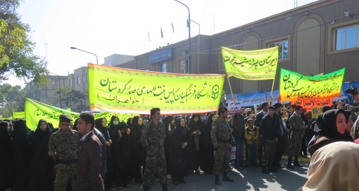 تقدیر و تشکر سرکار خانم دکتر قدسی ریاست محترم پردیس بنت الهدی صدر سنندج از حضور فعال و پرشور دانشجویان و کارکنان این دانشگاه در مراسم راهپیمایی یوم الله 13 ابان 7