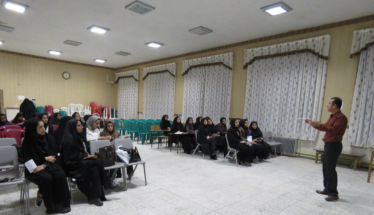 کارگاه راهنمایی و توجیه دانشجویان علاقمند به شرکت در  همایش استانی تربیت سیاسی و اجتماعی جایگاه و اقتضائات آن در تربیت معلم 3