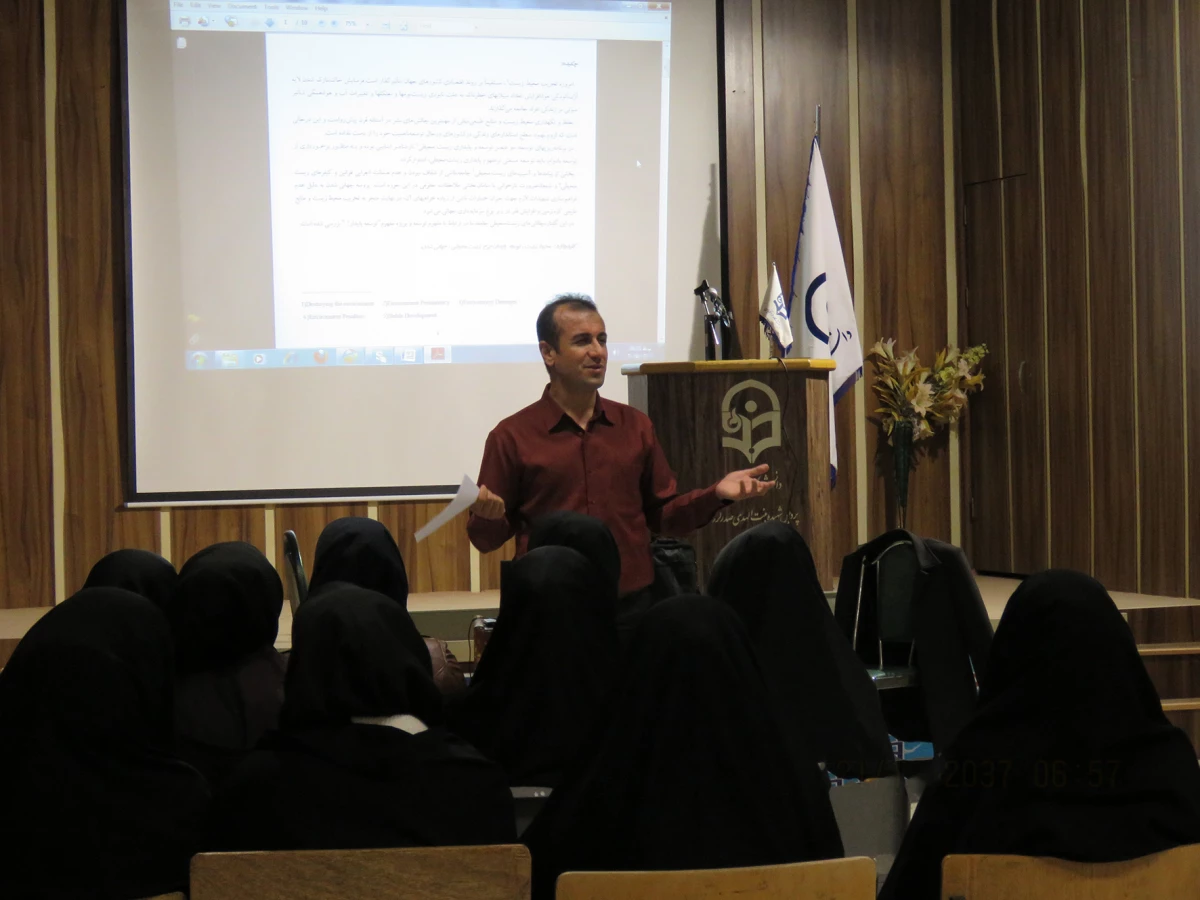 کارگاه راهنمایی و توجیه دانشجویان علاقمند به شرکت در  همایش استانی تربیت سیاسی و اجتماعی جایگاه و اقتضائات آن در تربیت معلم 4