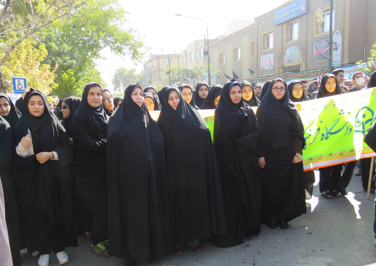 تقدیر و تشکر سرکار خانم دکتر قدسی ریاست محترم پردیس بنت الهدی صدر سنندج از حضور فعال و پرشور دانشجویان و کارکنان این دانشگاه در مراسم راهپیمایی یوم الله 13 ابان 12