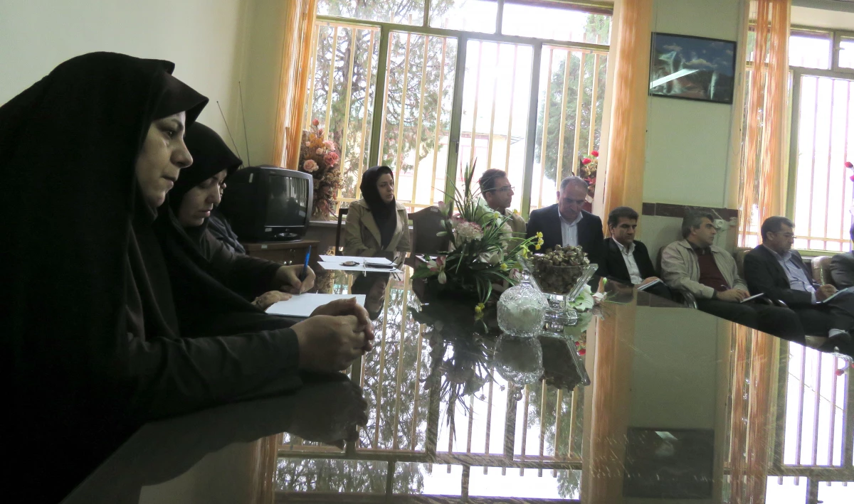 جلسه ی  سرپرست محترم پردیس سرکار خانم دکتر قدسی  با اساتید  پردیس 4