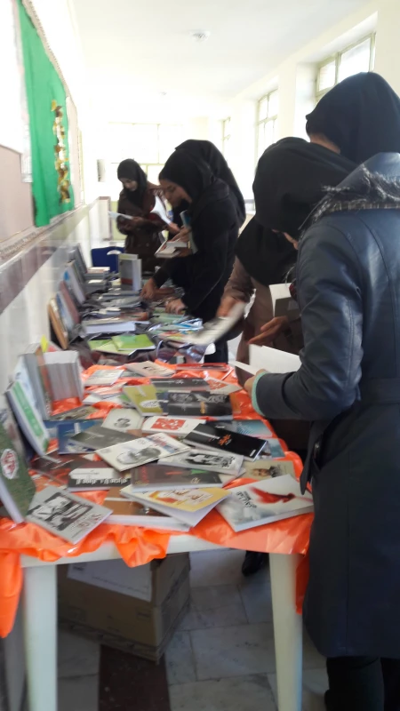 نمایشگاه و فروشگاه کتاب 4