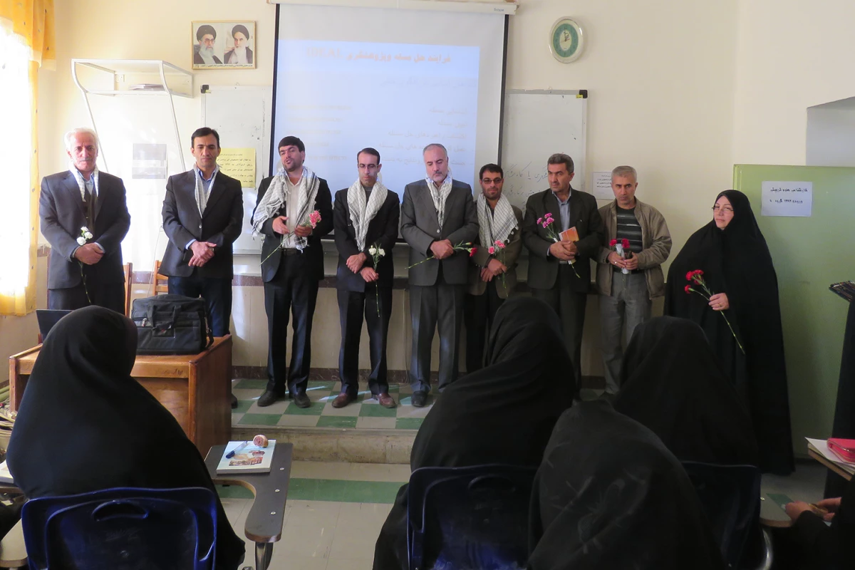 حضور دکتر معروفی و همراهانشان درپردیس بنت الهدی صدر کردستان به مناسبت بزرگداشت  هفته بسیج 5