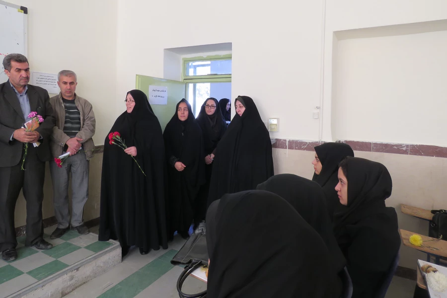 حضور دکتر معروفی و همراهانشان درپردیس بنت الهدی صدر کردستان به مناسبت بزرگداشت  هفته بسیج 7