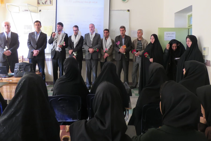 حضور دکتر معروفی و همراهانشان درپردیس بنت الهدی صدر کردستان به مناسبت بزرگداشت  هفته بسیج 6