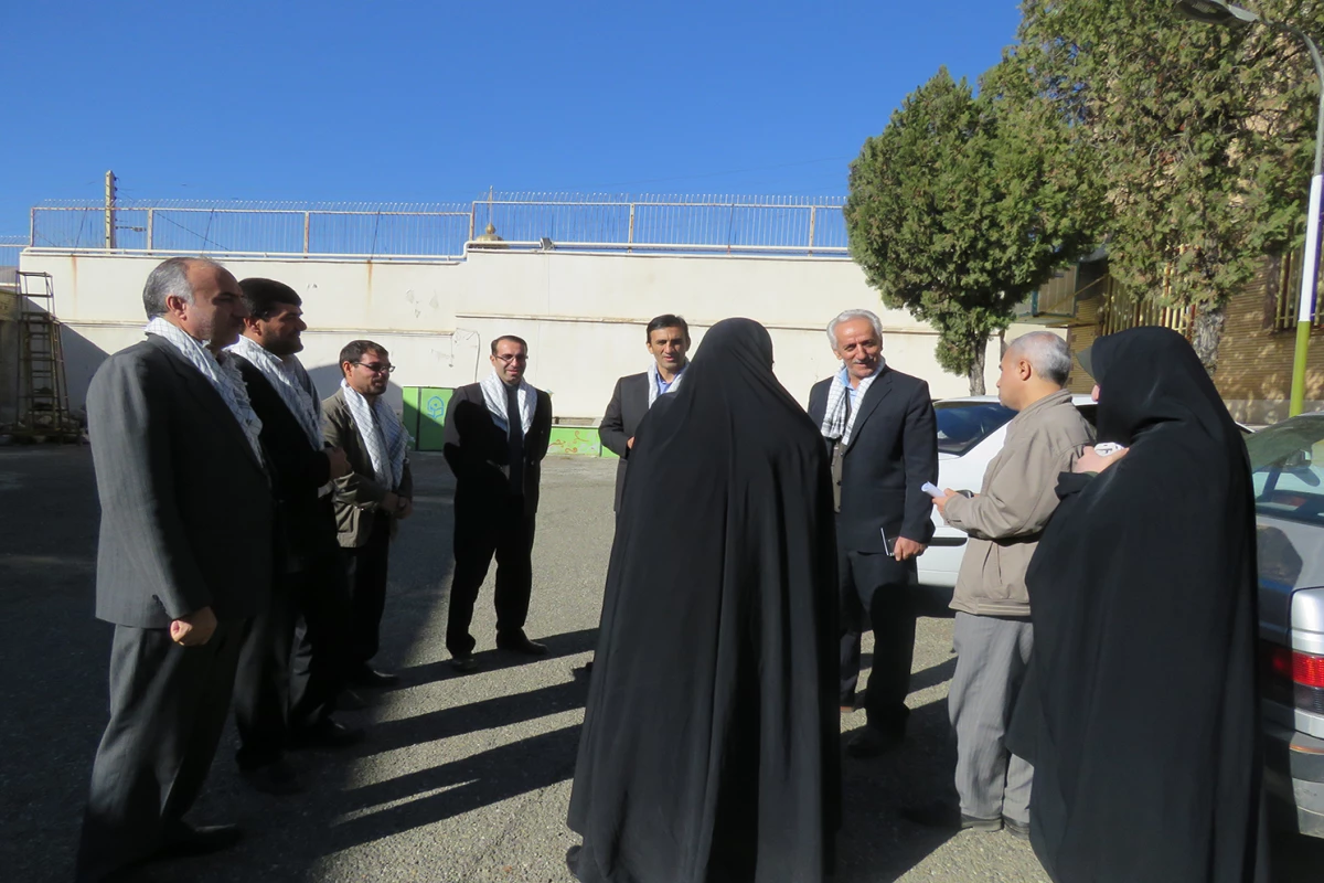 حضور دکتر معروفی و همراهانشان درپردیس بنت الهدی صدر کردستان به مناسبت بزرگداشت  هفته بسیج 10