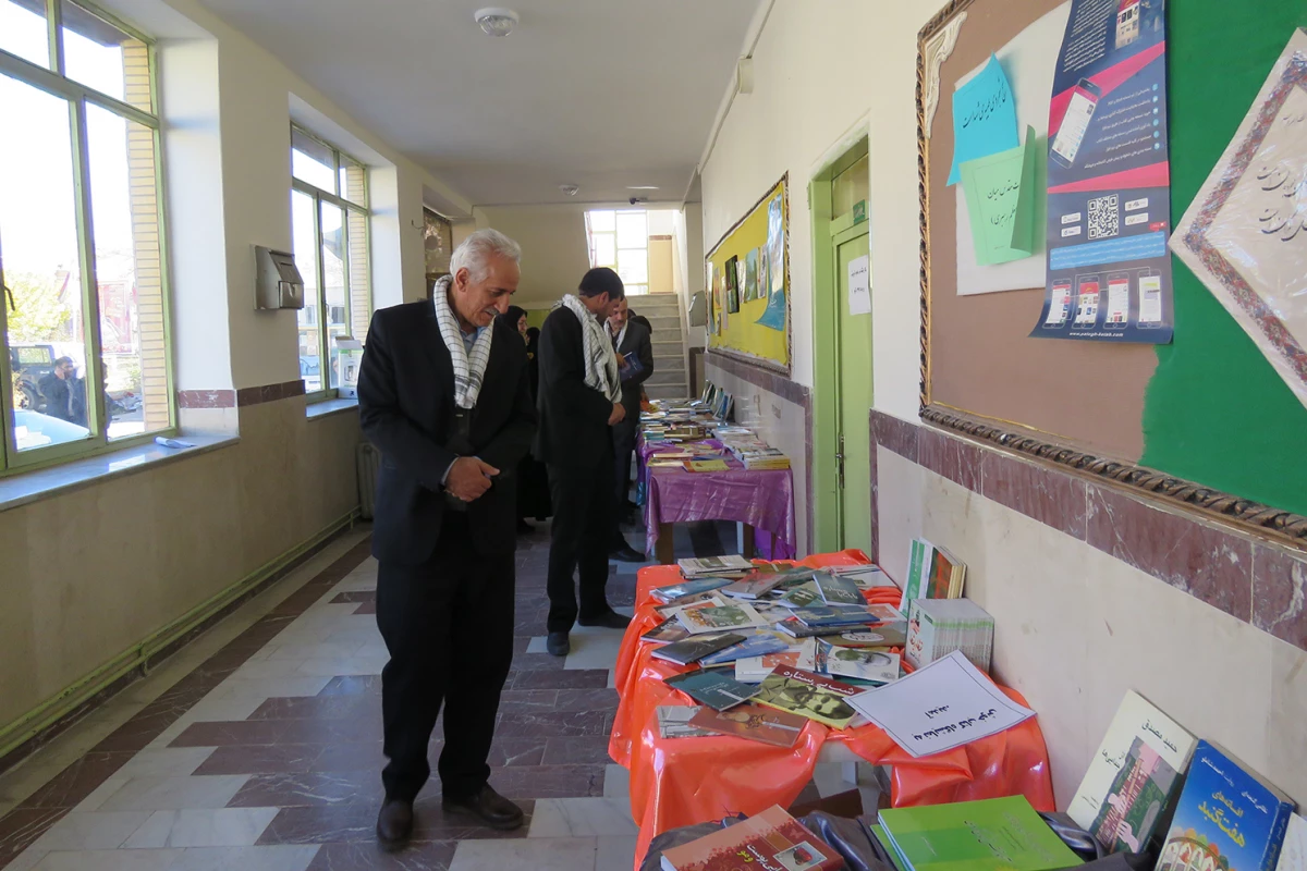 حضور دکتر معروفی و همراهانشان درپردیس بنت الهدی صدر کردستان به مناسبت بزرگداشت  هفته بسیج 8حضور دکتر معروفی و همراهانشان درپردیس بنت الهدی صدر کردستان به مناسبت بزرگداشت  هفته بسیج 9