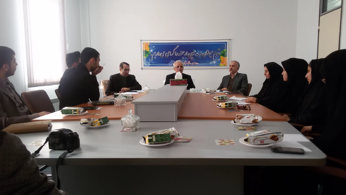 منتخبین سومین دوره شورای صنفی  پردیس بنت الهدی صدر در حضور جناب آقای دکتر معروفی ، ریاست محترم لایه استانی دانشگاه فرهنگیان استان کردستان 2