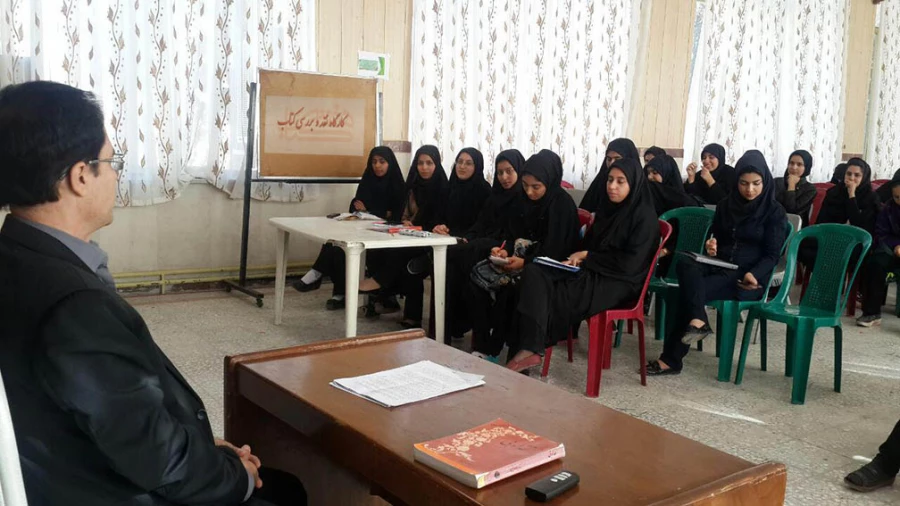 برگزاری کارگاه نقد و بررسی کتاب به مناسبت هفته کتاب 3