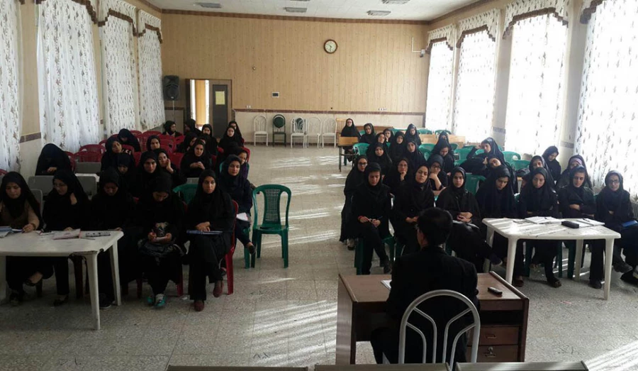 برگزاری کارگاه نقد و بررسی کتاب به مناسبت هفته کتاب 4