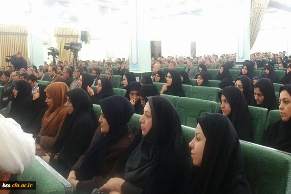 دیدار دانشجویان پردیس شهیده بنت الهدی صدر کردستان با مرجع عالی قدر آیت الله نوری همدانی 2