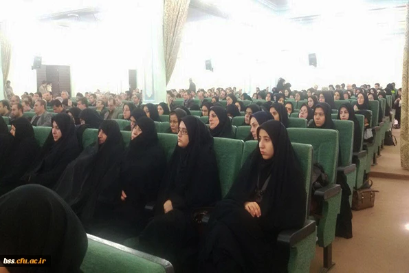 دیدار دانشجویان پردیس شهیده بنت الهدی صدر کردستان با مرجع عالی قدر آیت الله نوری همدانی 4