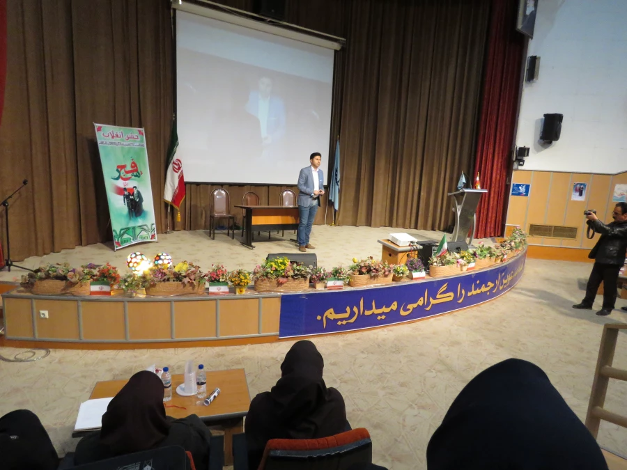 حضور دانشجویان و کارکنان پردیس بنت الهدی صدر در جشن بزرگ انقلاب ویژه دانشگاهیان استان کردستان در دانشگاه علوم پزشکی 2