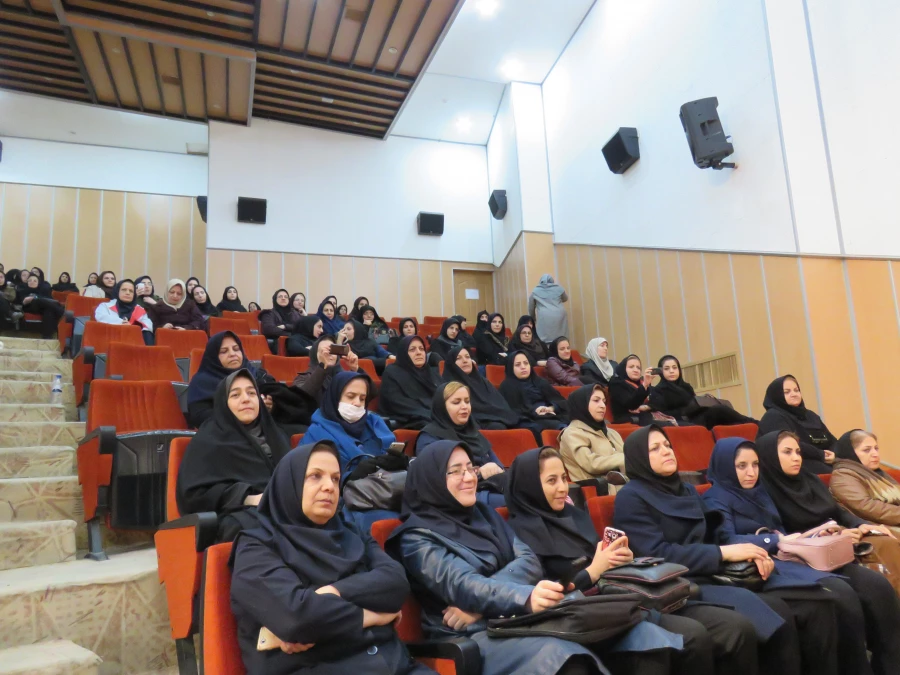 حضور دانشجویان و کارکنان پردیس بنت الهدی صدر در جشن بزرگ انقلاب ویژه دانشگاهیان استان کردستان در دانشگاه علوم پزشکی 3