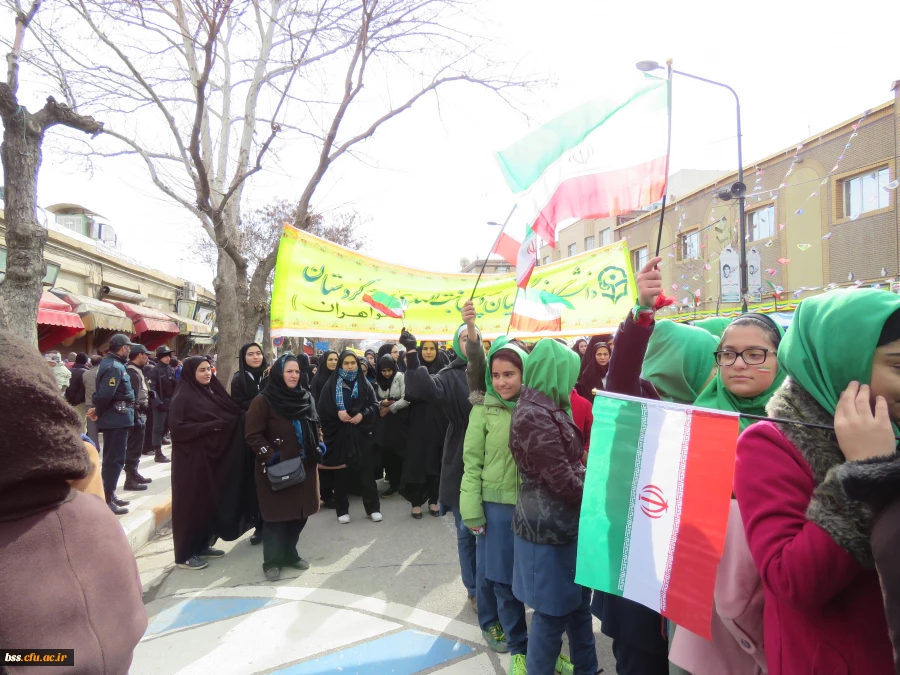 حضور پرشوراساتید ، کارکنان و دانشجویان دانشگاه فرهنگیان ،
  پردیس بنت الهدی صدر در راهپیمایی 22 بهمن 1394 2