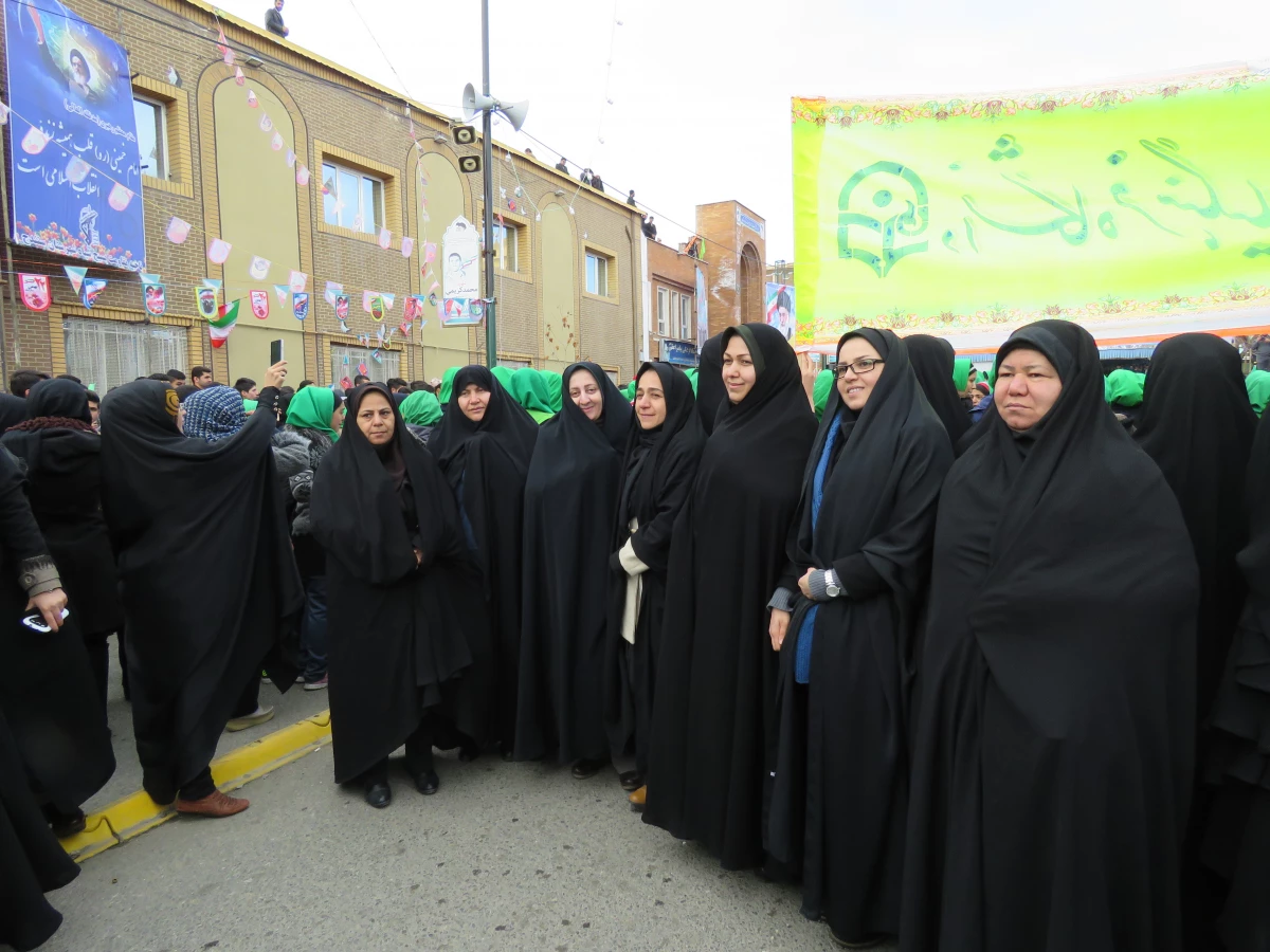 حضور پرشوراساتید ، کارکنان و دانشجویان دانشگاه فرهنگیان ،
  پردیس بنت الهدی صدر در راهپیمایی 22 بهمن 1394 7