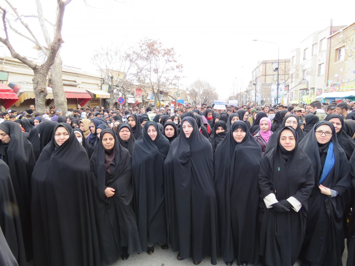 حضور پرشوراساتید ، کارکنان و دانشجویان دانشگاه فرهنگیان ،
  پردیس بنت الهدی صدر در راهپیمایی 22 بهمن 1394 6