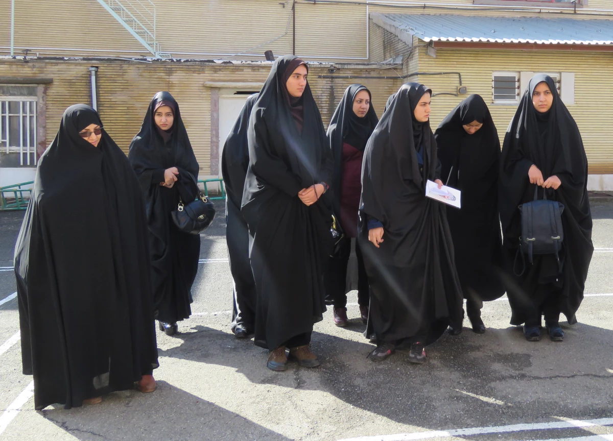 با حضور نمایندگان دفتر نهاد رهبری در پردیس بنت الهدی صدر برگزار شد .
تریبون آزاد با موضوع انتخابات در دانشگاه فرهنگیان کردستان 4