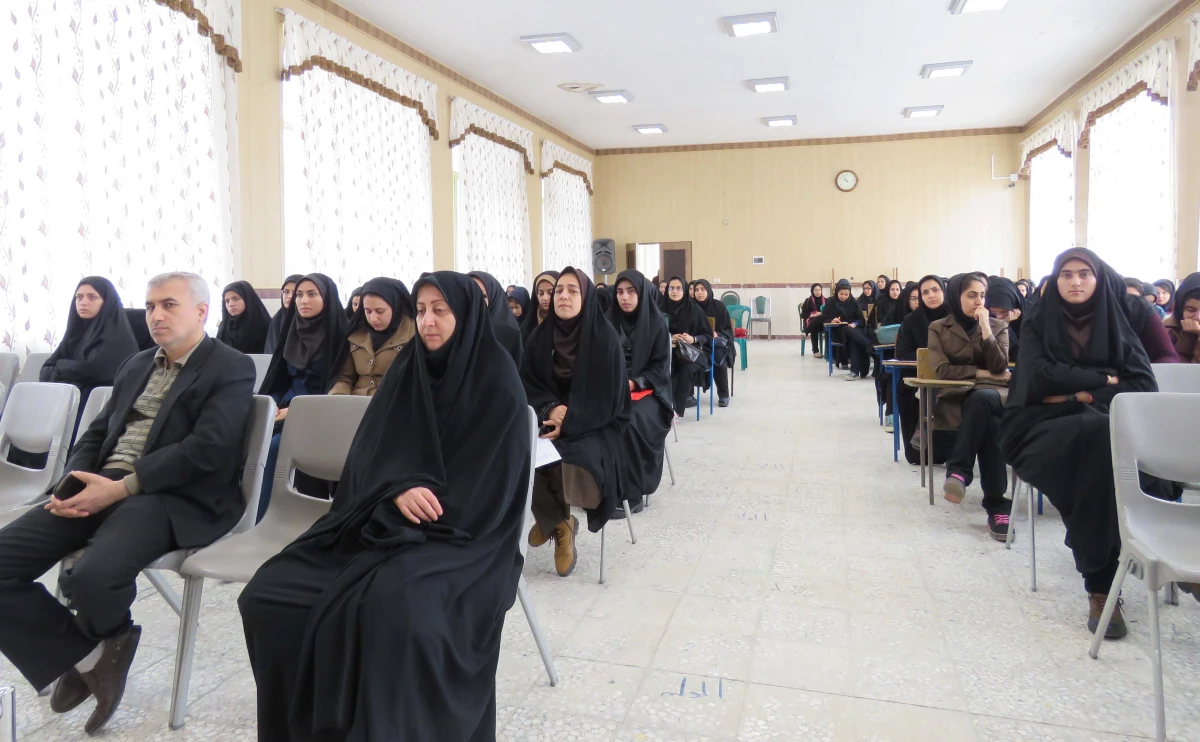با حضور نمایندگان دفتر نهاد رهبری در پردیس بنت الهدی صدر برگزار شد .
تریبون آزاد با موضوع انتخابات در دانشگاه فرهنگیان کردستان 6