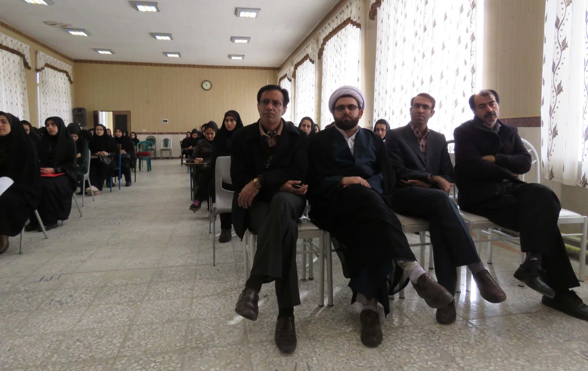 با حضور نمایندگان دفتر نهاد رهبری در پردیس بنت الهدی صدر برگزار شد .
تریبون آزاد با موضوع انتخابات در دانشگاه فرهنگیان کردستان 6