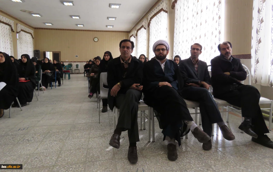 با حضور نمایندگان دفتر نهاد رهبری در پردیس بنت الهدی صدر برگزار شد .
تریبون آزاد با موضوع انتخابات در دانشگاه فرهنگیان کردستان 6