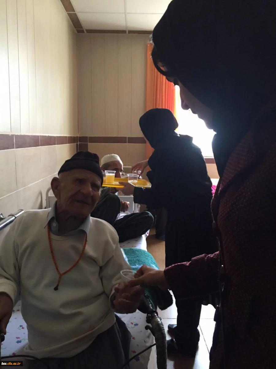 دیدار اعضای کانون سلامت با سالمندان 3