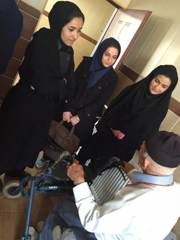 دیدار اعضای کانون سلامت با سالمندان 4