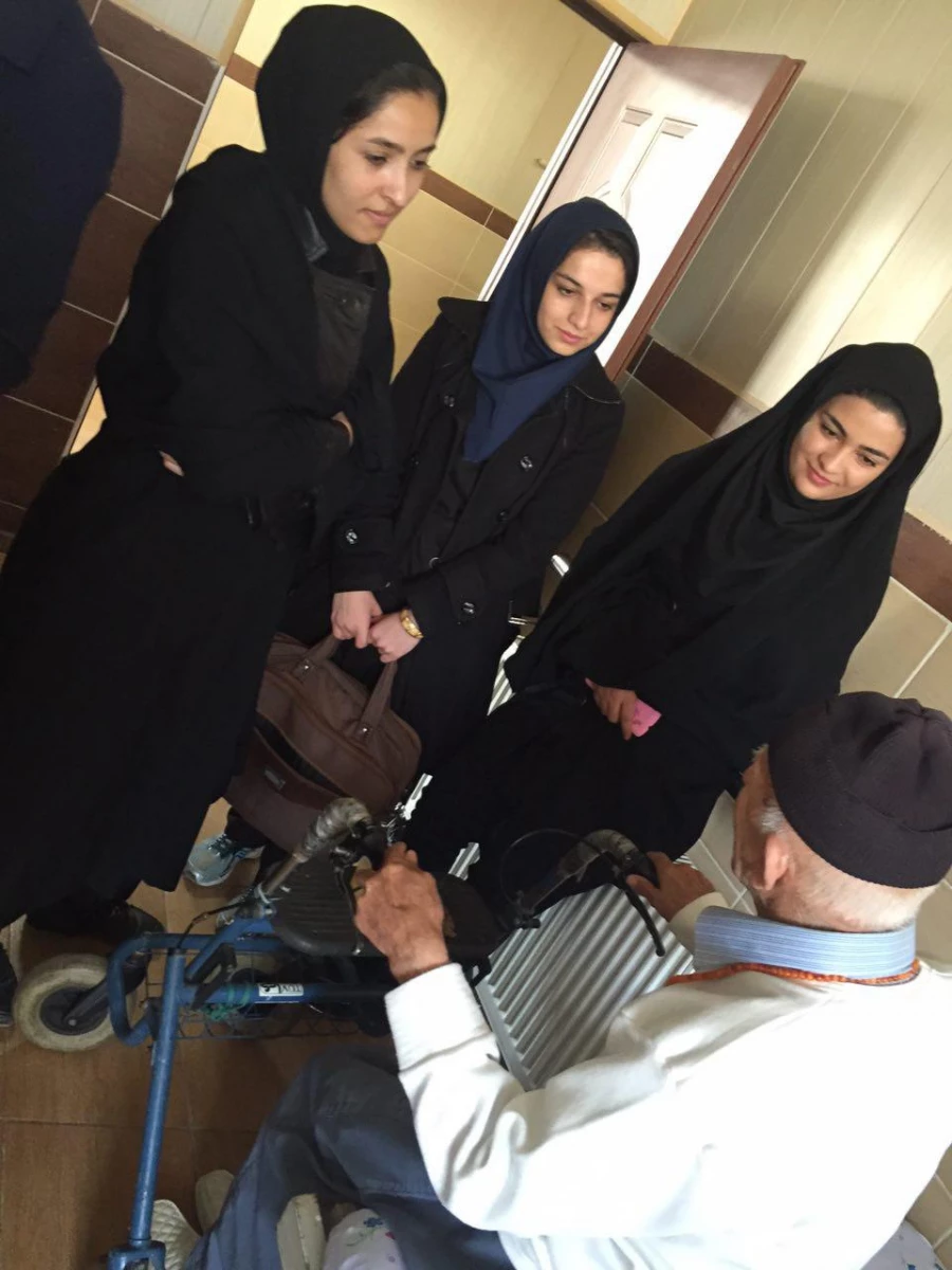 دیدار اعضای کانون سلامت با سالمندان 4