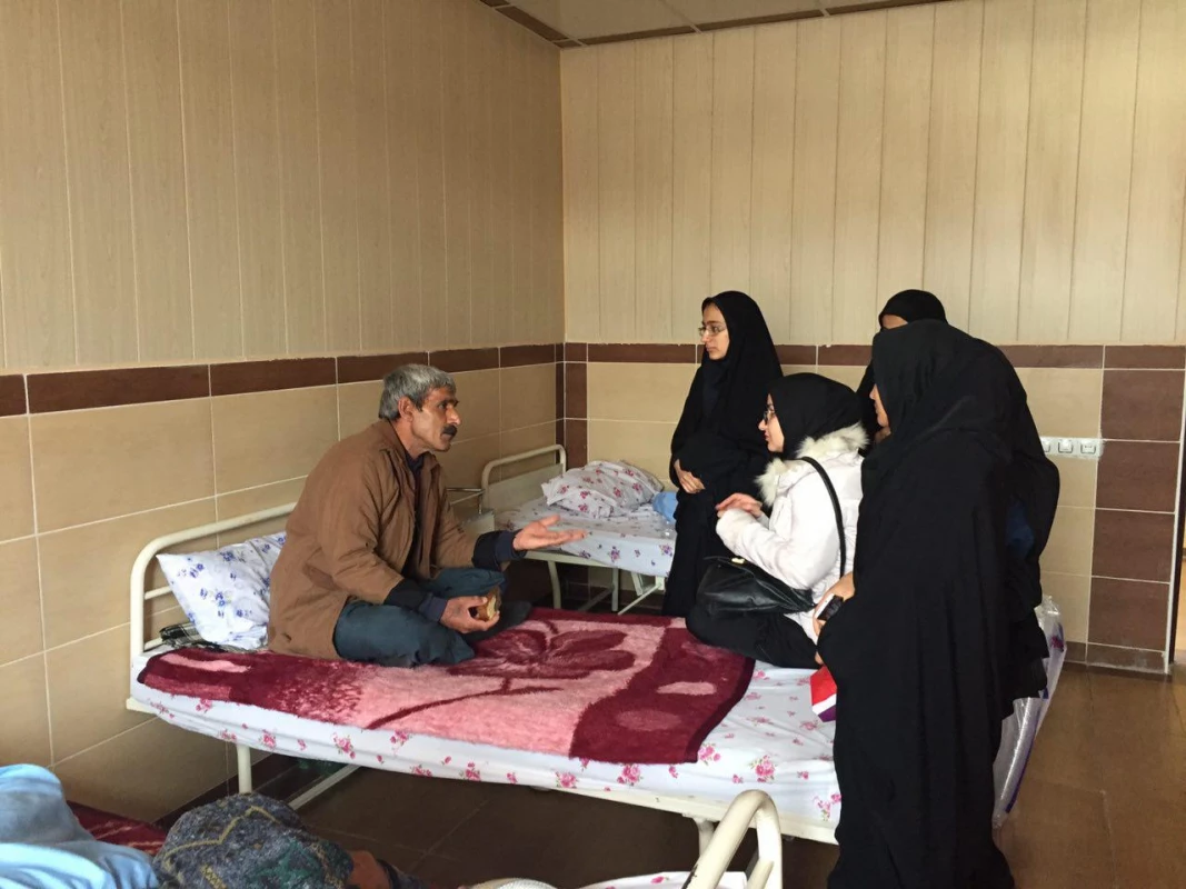 دیدار اعضای کانون سلامت با سالمندان 10