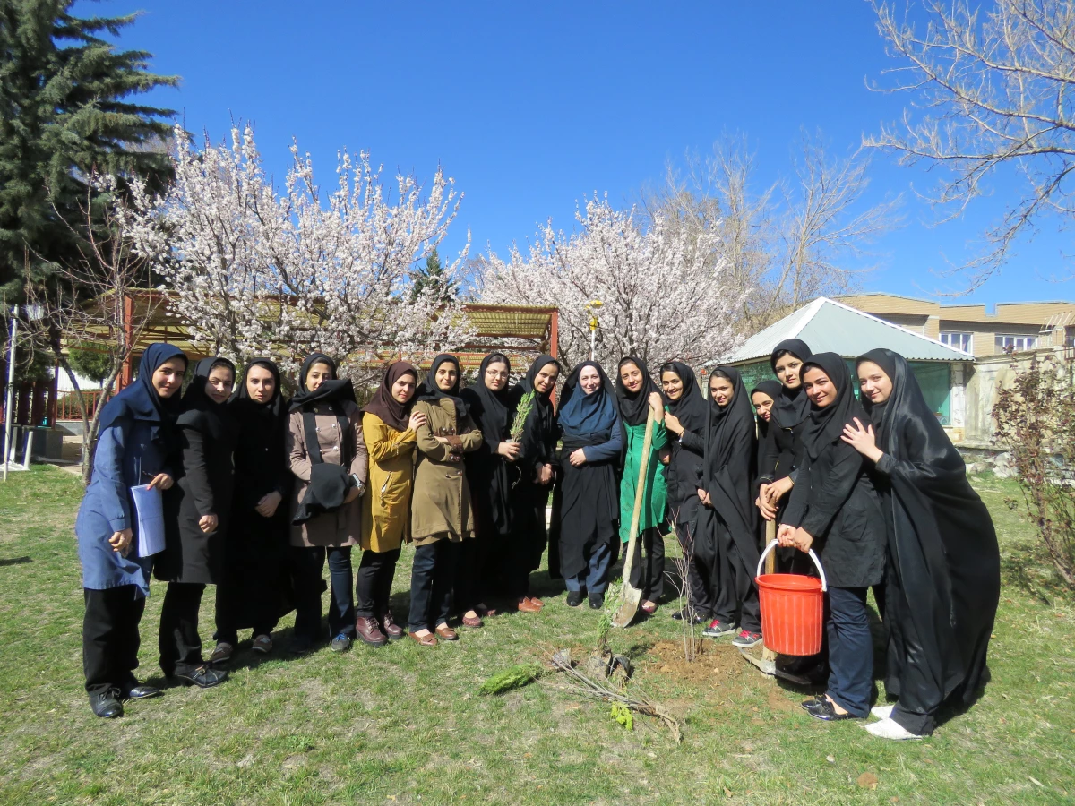 به همت کانون سلامت برگزار شد:
کاشت نهال به مناسبت نکوداشت هفته منابع طبیعی و روز درخت کاری 8
