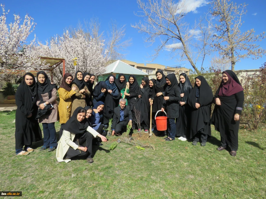 به همت کانون سلامت برگزار شد:
کاشت نهال به مناسبت نکوداشت هفته منابع طبیعی و روز درخت کاری 9