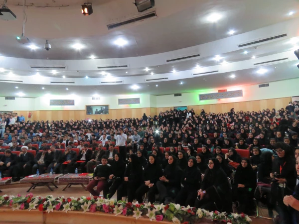 شرکت دانشجو معلمان و اعضای کانون سلامت در
اختتامیه دومین جشنواره دانشگاه پاک در دانشگاه کردستان 4