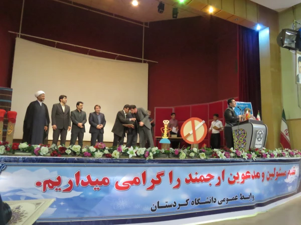 شرکت دانشجو معلمان و اعضای کانون سلامت در
اختتامیه دومین جشنواره دانشگاه پاک در دانشگاه کردستان 7