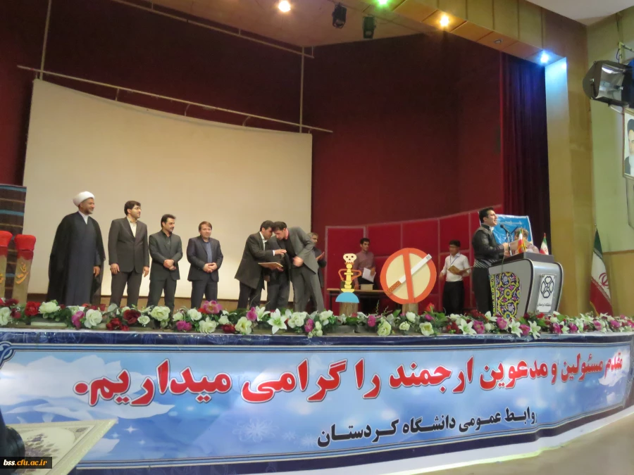 شرکت دانشجو معلمان و اعضای کانون سلامت در
اختتامیه دومین جشنواره دانشگاه پاک در دانشگاه کردستان 7