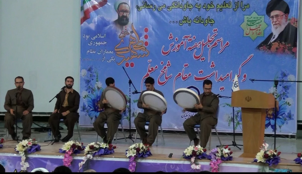 مراسم مشترک تجلیل هفته آموزش و گرامی داشت مقام شامخ معلم 
 در مجتمع امام خمینی(ره) برگزار شد 2