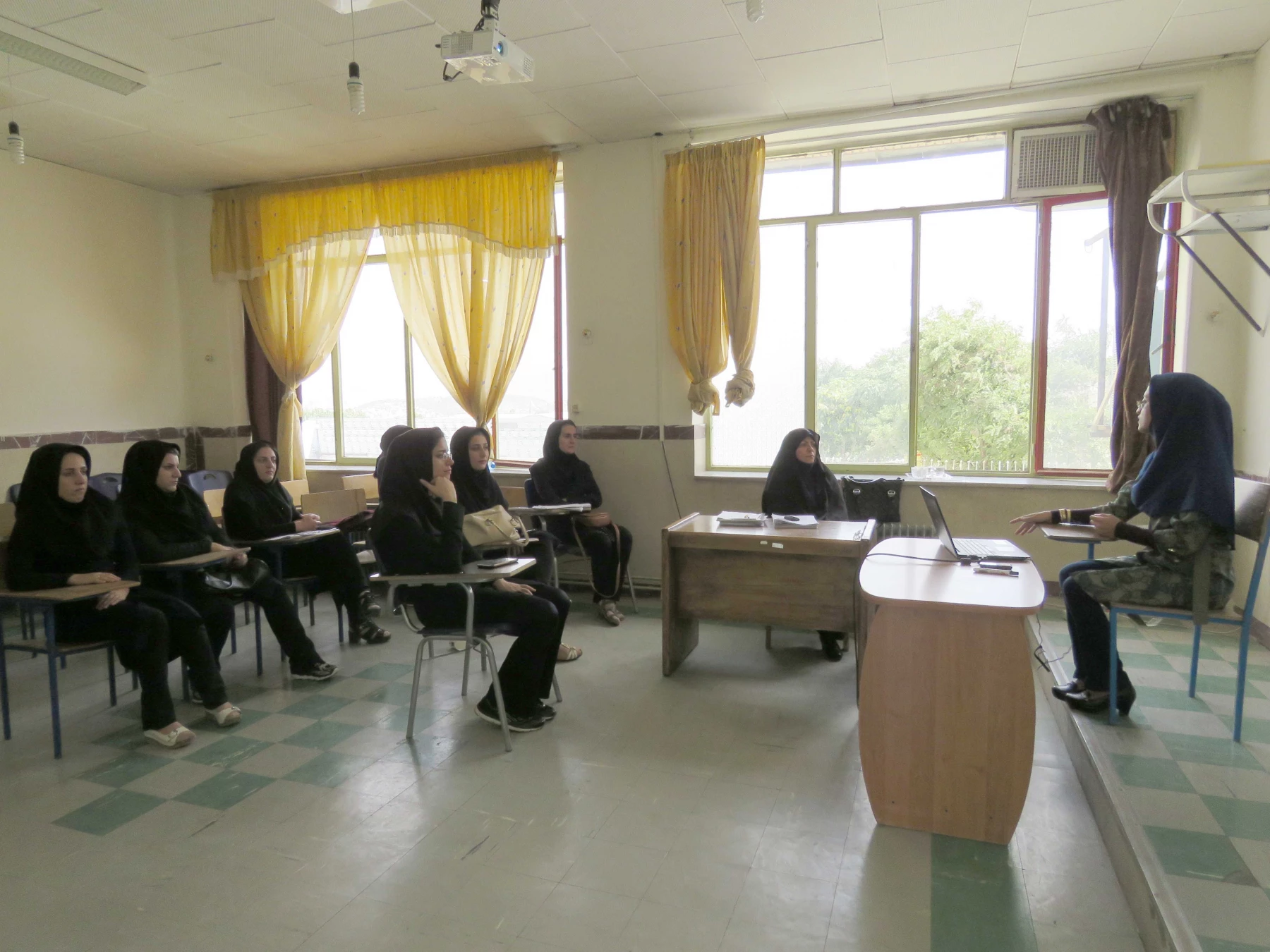 جلسه دفاع دانشجویان - ورودیهای 1391 – ویژه درس پروژه برگزار شد 3