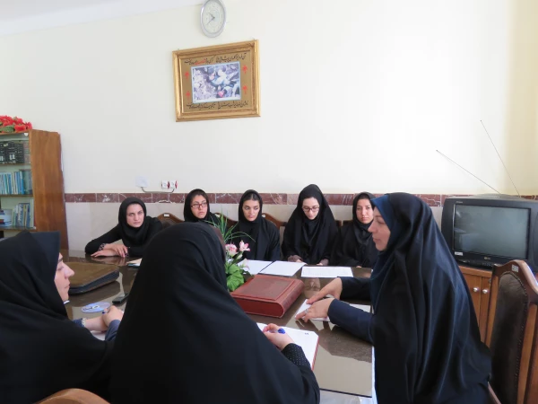 نشست توجیهی سرکار خانم دکتر قدسی با ره یافتگان به مرحله کشوری جشنواره علمی، ادبی و هنری 2