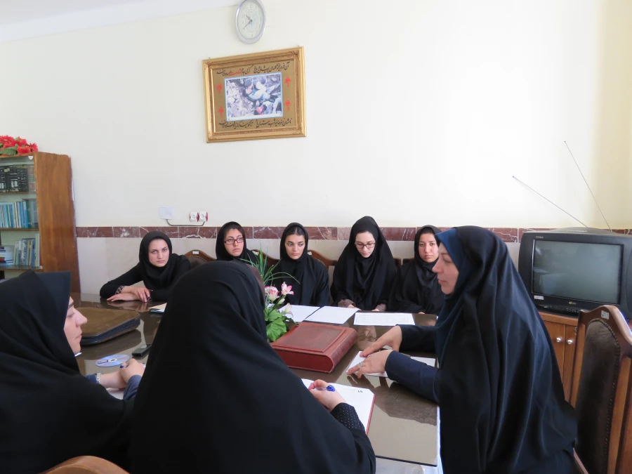 نشست توجیهی سرکار خانم دکتر قدسی با ره یافتگان به مرحله کشوری جشنواره علمی، ادبی و هنری 2