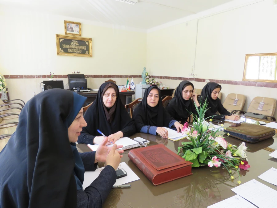 نشست توجیهی سرکار خانم دکتر قدسی با ره یافتگان به مرحله کشوری جشنواره علمی، ادبی و هنری 3