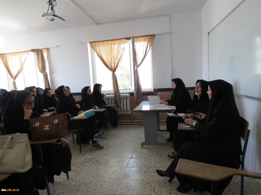 نشست توجیهی معاون آموزشی ، فرهنگی و پژوهشی   بهمراه کارشناسان با دانشجویان ورودی جدید 2