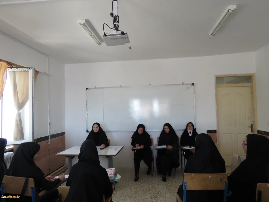 نشست توجیهی معاون آموزشی ، فرهنگی و پژوهشی   بهمراه کارشناسان با دانشجویان ورودی جدید 5