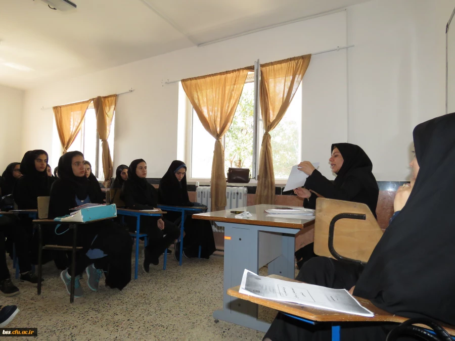 نشست توجیهی معاون آموزشی ، فرهنگی و پژوهشی   بهمراه کارشناسان با دانشجویان ورودی جدید 6