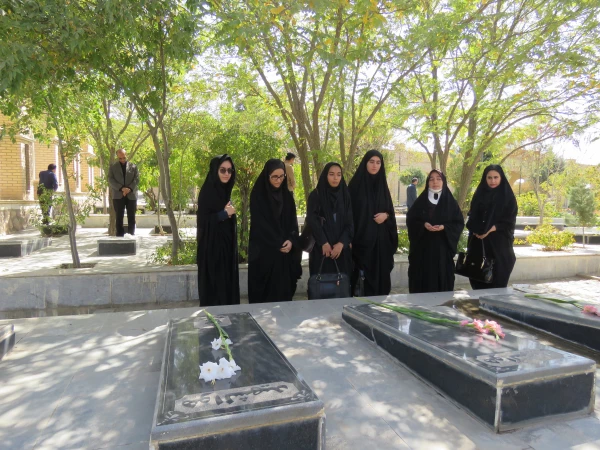 کانون سبک زندگی اسلامی پردیس  بنت الهدی صدر یرگزار کرد:
غبار روبی گلزار شهدای بهشت محمدی 2